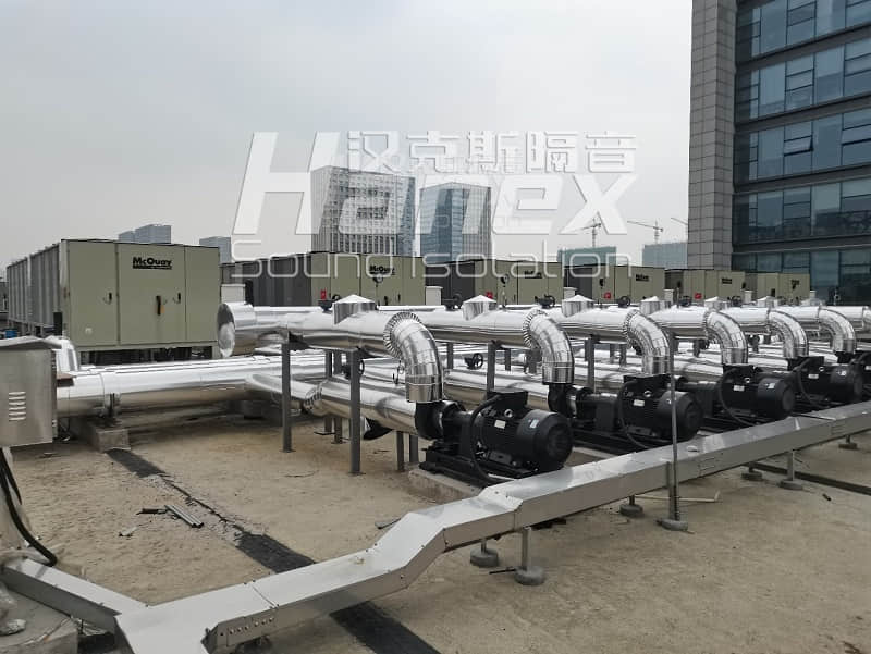 圖1現(xiàn)場冷水機組、水泵、管道與辦公樓位置-副本